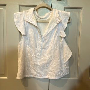 MCGUIRE Women’s medium top. Charming summer blouse that buttons in the back